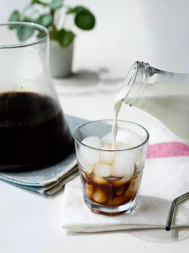 明明都是冰咖啡，凭什么冷萃咖啡就卖得更贵？