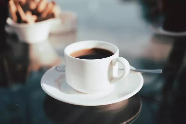 黑咖啡的热量到底有多少？喝咖啡也会胖的人要注意了！