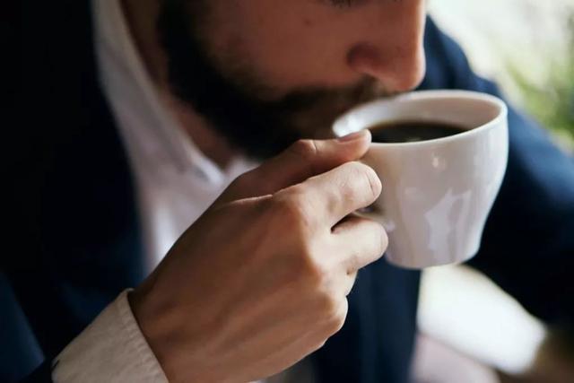 黑咖啡的热量到底有多少？喝咖啡也会胖的人要注意了！