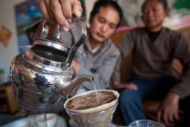 中国人可以不懂喝咖啡，但要敢于装懂
