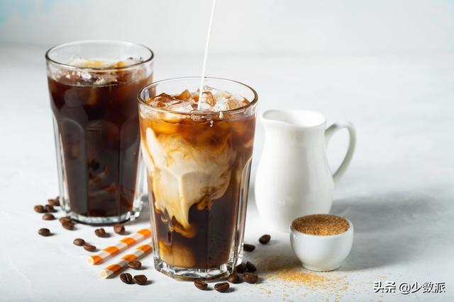 夏日生存指南：5 种自制冰咖啡方法